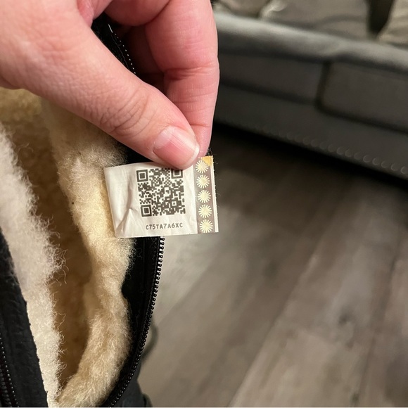 Women’s UGG Black Kensington Moto Leather Ugg Boots Size 5 - Picture 13 of 15